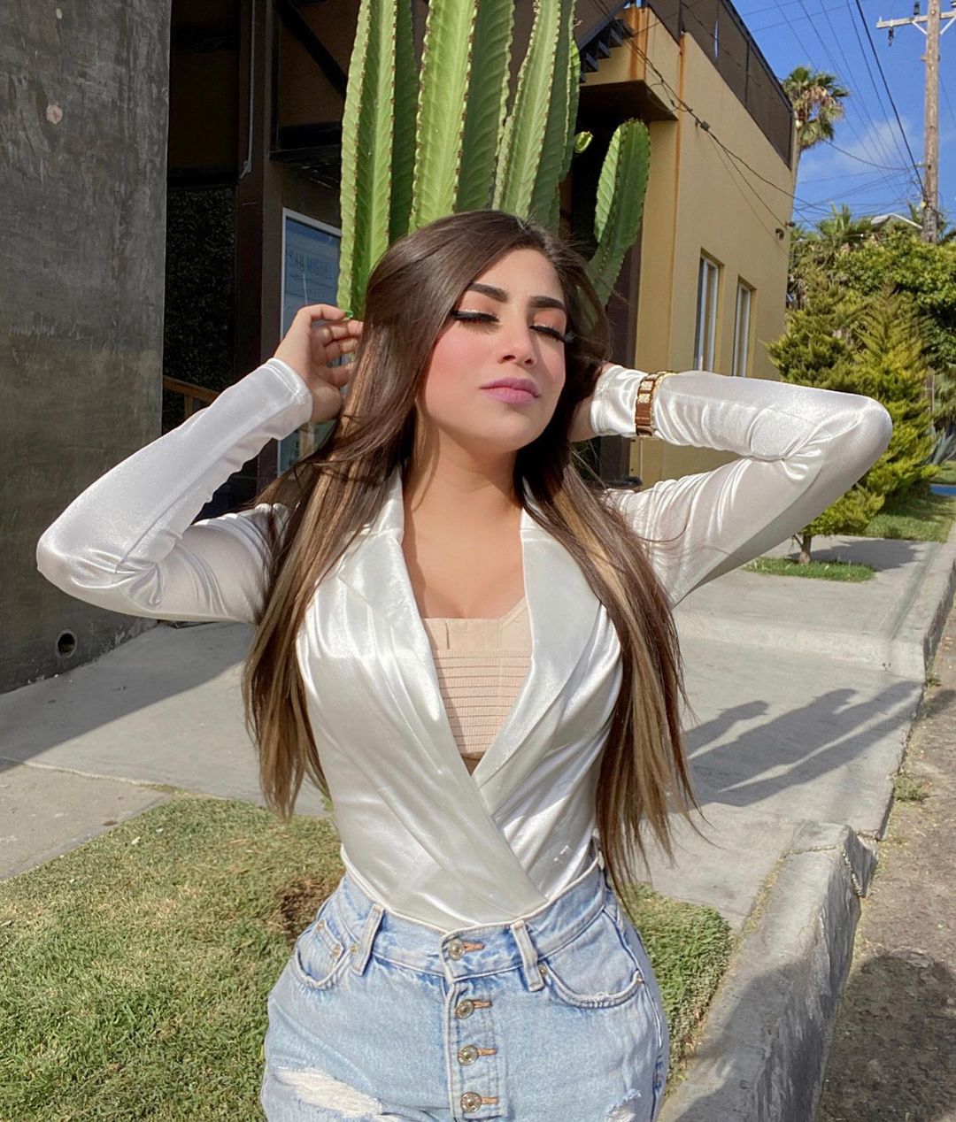 Andrea Zuniga: This Mexican Diva will first spook you with her paranormal  videos, then woo you with her charm – Creatorshala | Stories on Content  Creators, Influencers,bloggers & Youtubers